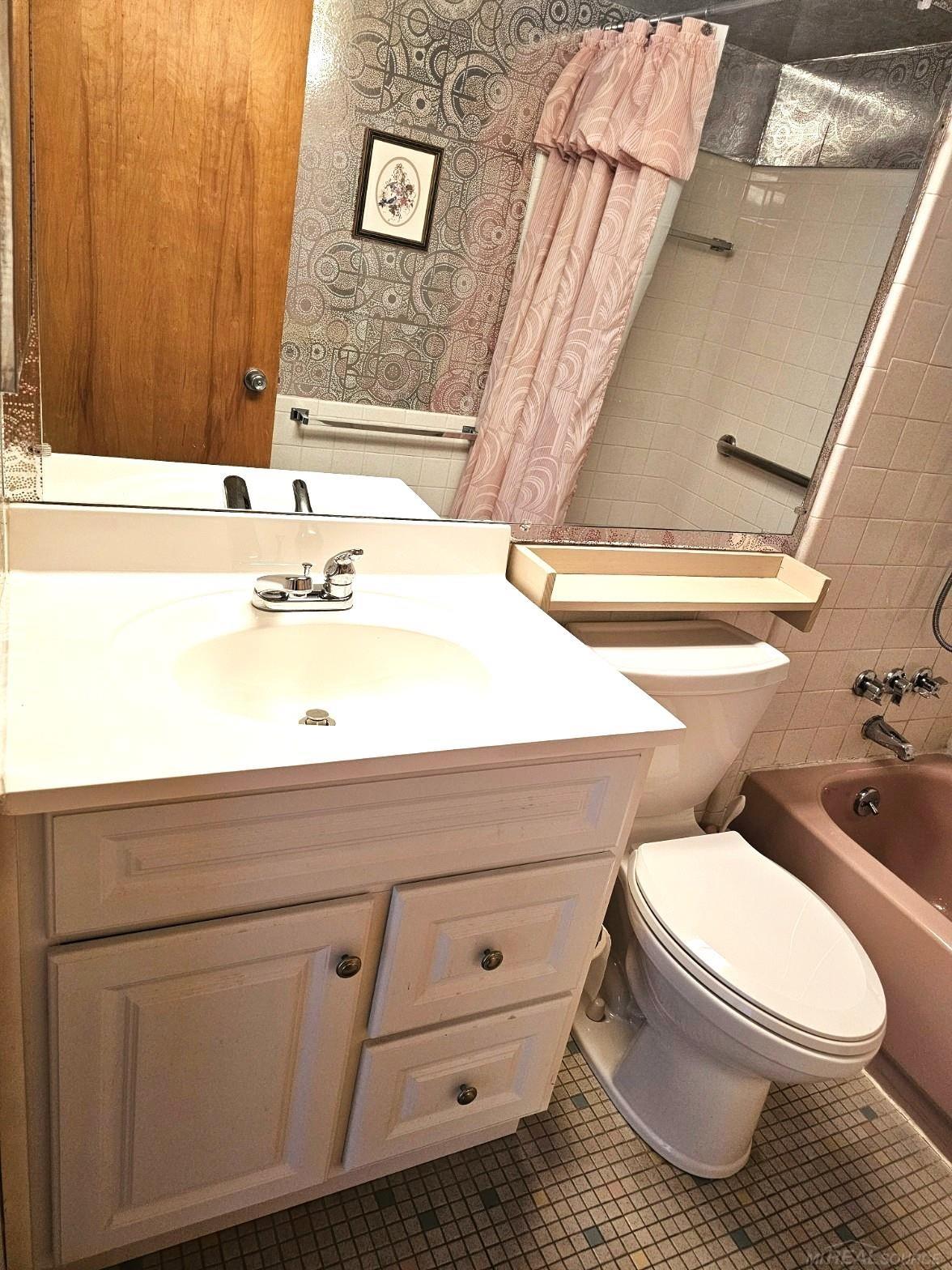 29498 Hoover Road Warren, MI 48093 - Photo 15 of 27 50175083-f8f16cb3-597d-49c5-98d0-6c806319dcb1.JPG