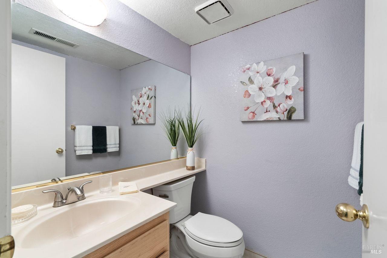 186 Redhawk Road Novato, CA 94949 - Photo 14 of 17 Guest powder room conveniently and discreetly located off main level hall.