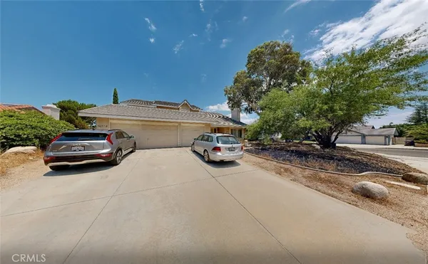 $2,545 | 5637 Redwood Avenue, Unit B, Palmdale, CA 93551