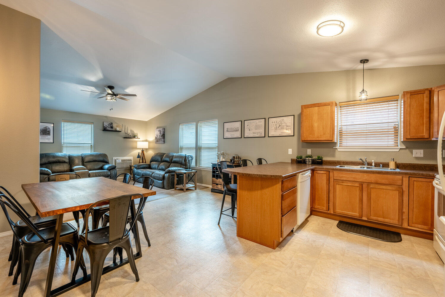 484 Blue Sky Court Sheridan, WY 82801 - Photo 20 of 25 022_dsc_5332-hdr_365