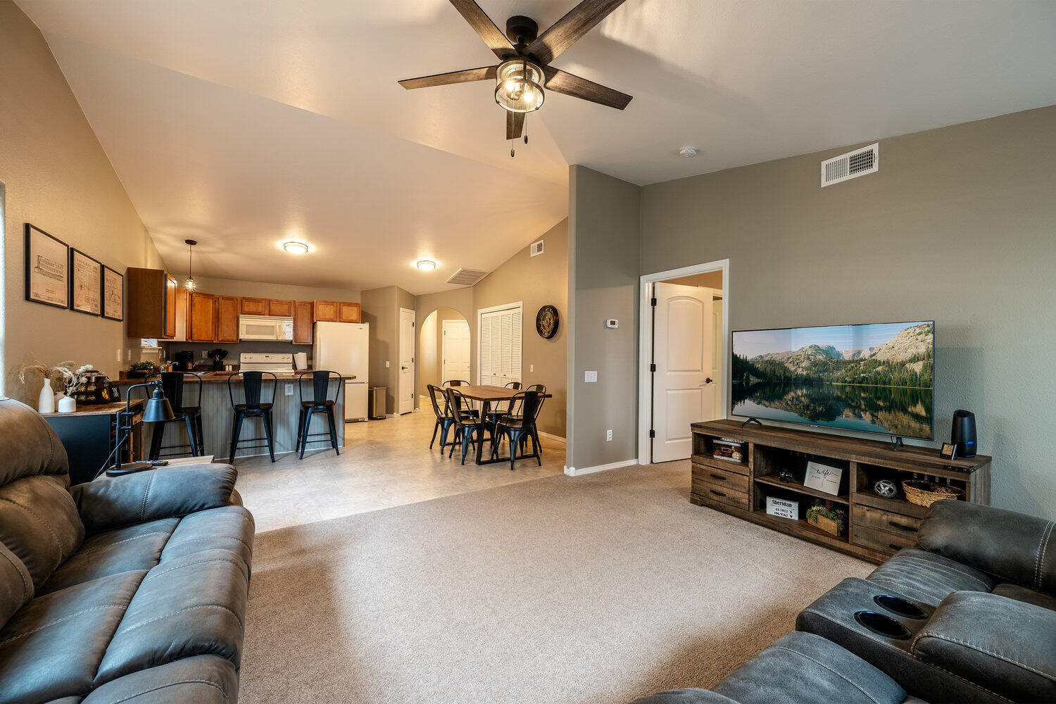 484 Blue Sky Court Sheridan, WY 82801 - Photo 9 of 25 011_dsc_5360-hdr_830