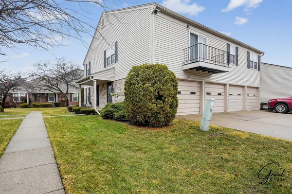 $1,395 | 15834 North Franklin Drive, Clinton Township, MI 48038