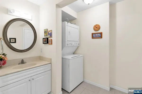 $415,000 | 241 Union Street, Unit 302, Hackensack, NJ 07601