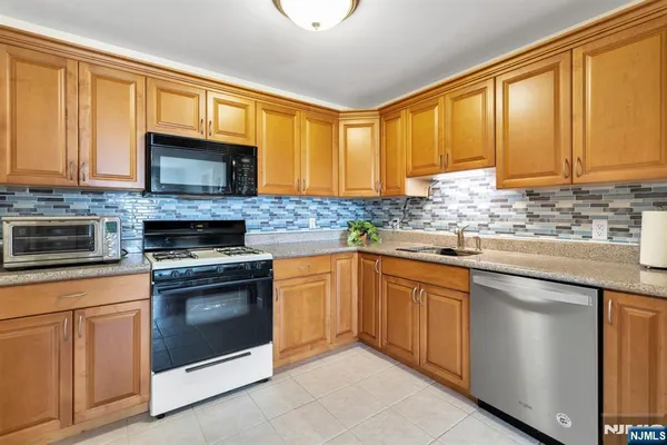 $415,000 | 241 Union Street, Unit 302, Hackensack, NJ 07601