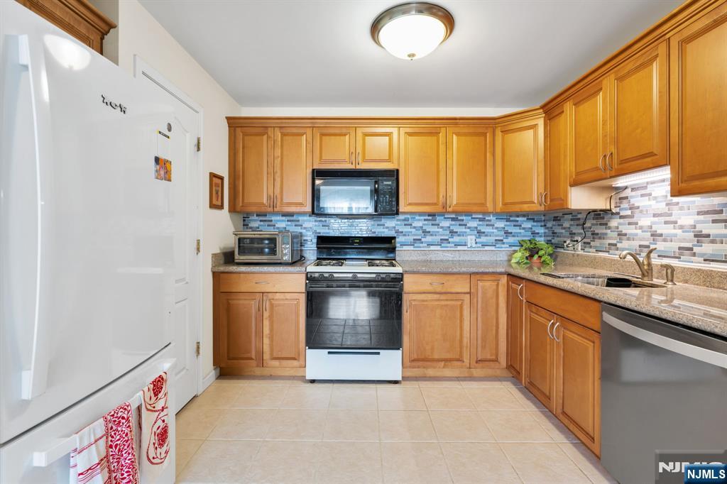 241 Union Street, Unit 302 Hackensack, NJ 07601 - Photo 10 of 20