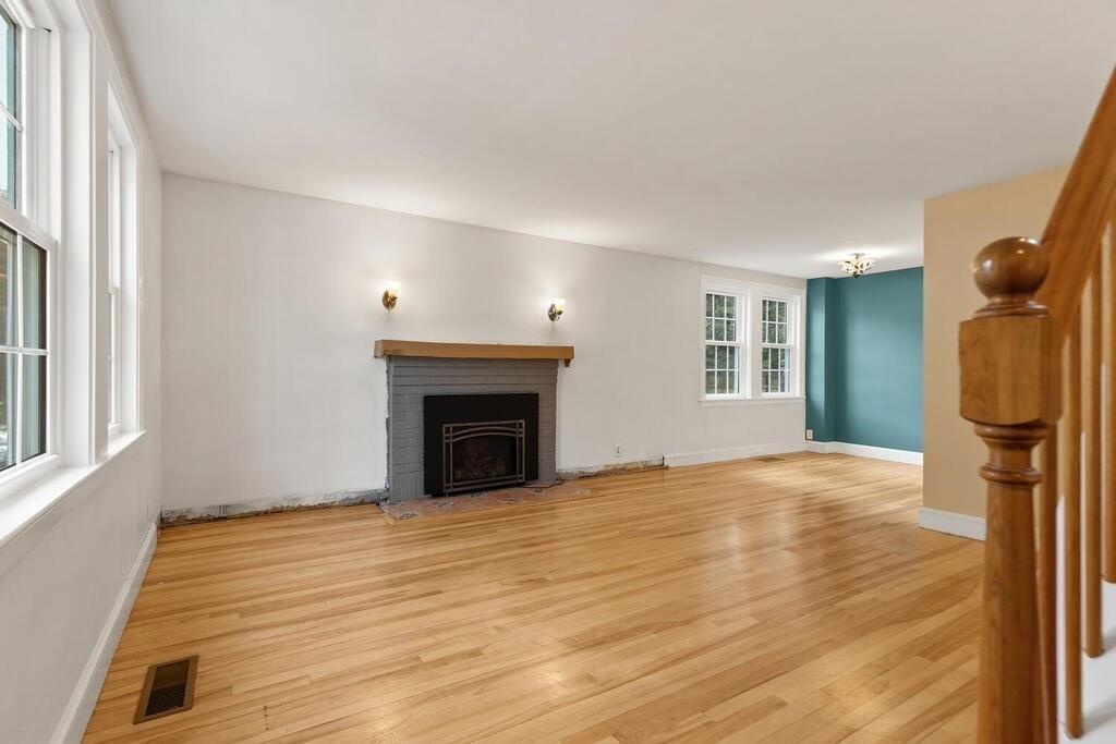 15 Elmhurst Road Stoneham, MA 02180 - Photo 9 of 32 Gallery Image 9