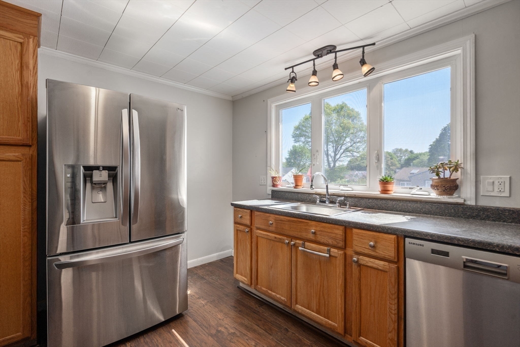 37 Porter Road Marlborough, MA 01752 - Photo 8 of 40 Gallery Image 8