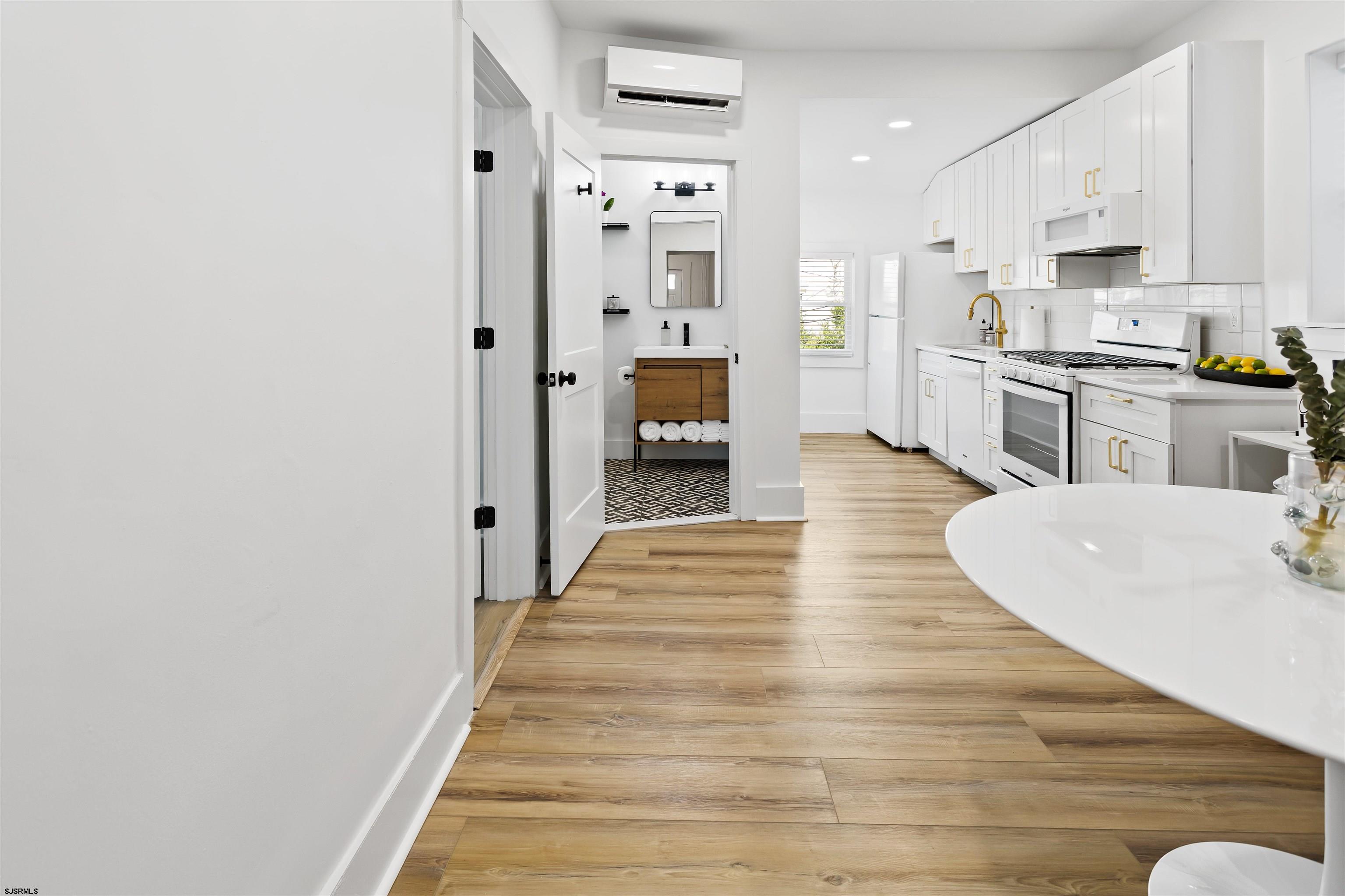 1 South Delancy Place, Unit 1 Atlantic City, NJ 08401 - Photo 20 of 35 a view of kitchen with wooden floor