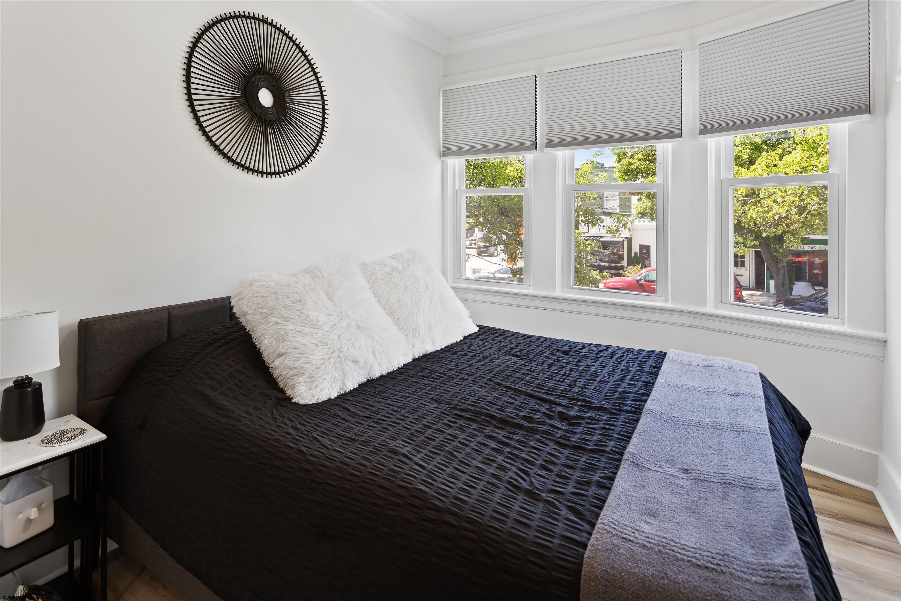 1 South Delancy Place, Unit 1 Atlantic City, NJ 08401 - Photo 25 of 35 a living room with a rug and a large window