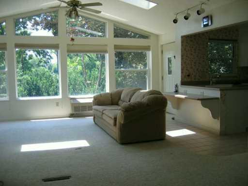 449 Orchard Spring Road Pittsburgh, PA 15220 - Photo 5 of 8 Gallery Image 5
