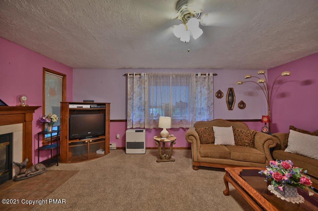 1607 Cotswald Road Tobyhanna, PA 18466 - Photo 11 of 61 a living room with furniture and a flat screen tv
