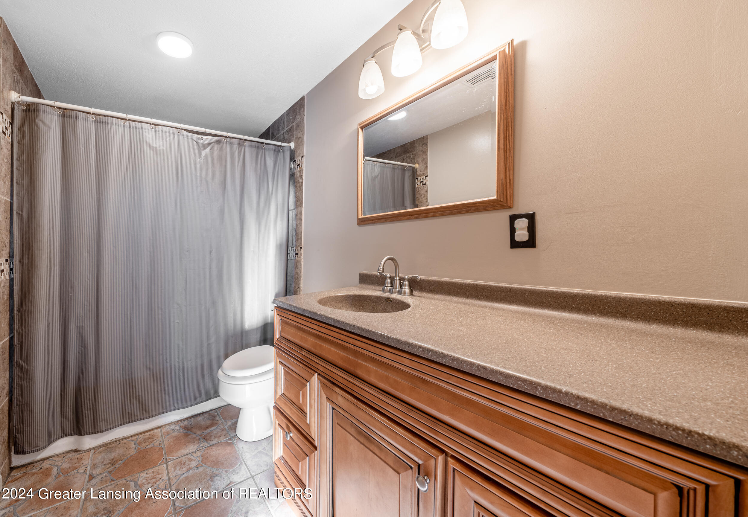 1017 North Waverly Road Lansing, MI 48917 - Photo 11 of 27 Full Bathroom