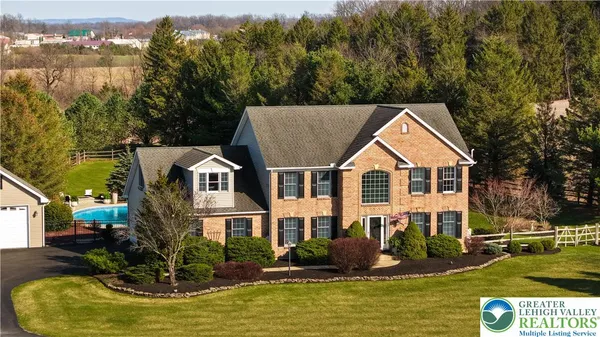 $699,900 | 7496 Skytop Court, Orefield, PA 18069