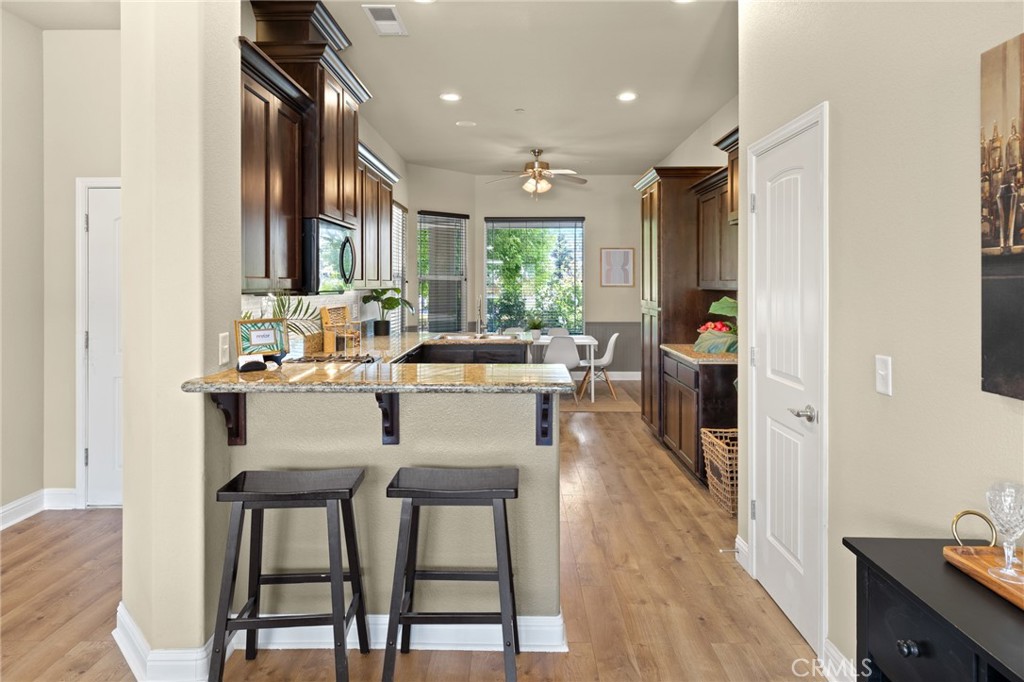 2970 East Eaton Road Chico, CA 95973 - Photo 6 of 25 kitchen and eating peninsula _2970 Eaton Rd.