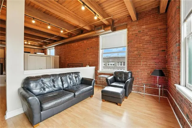 $164,900 | 700 Broadway Boulevard, Unit 412, Kansas City, MO 64105