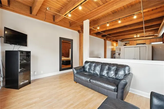 $164,900 | 700 Broadway Boulevard, Unit 412, Kansas City, MO 64105