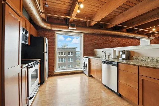 $164,900 | 700 Broadway Boulevard, Unit 412, Kansas City, MO 64105