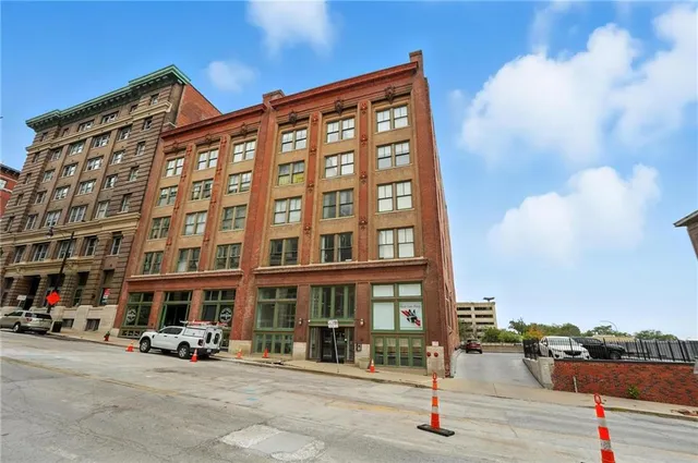 $164,900 | 700 Broadway Boulevard, Unit 412, Kansas City, MO 64105