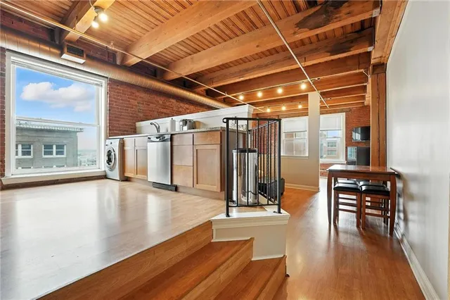 $164,900 | 700 Broadway Boulevard, Unit 412, Kansas City, MO 64105