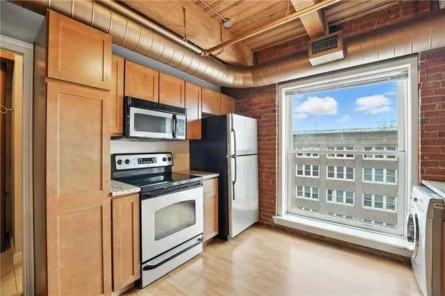 $164,900 | 700 Broadway Boulevard, Unit 412, Kansas City, MO 64105