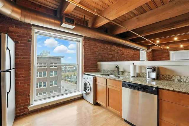 $164,900 | 700 Broadway Boulevard, Unit 412, Kansas City, MO 64105