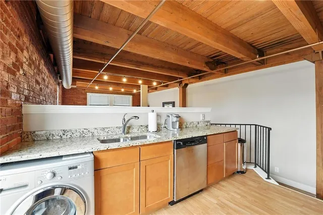 $164,900 | 700 Broadway Boulevard, Unit 412, Kansas City, MO 64105