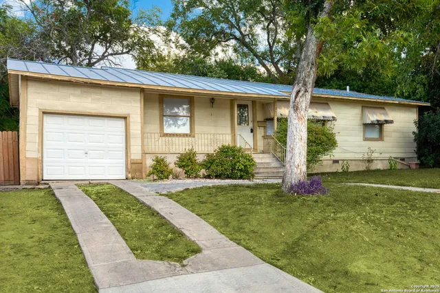 a front view of house with yard