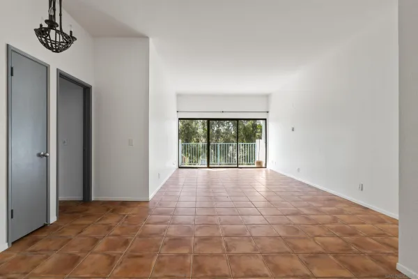 $3,000 | 8328 Regents Road, Unit 3G, San Diego, CA 92122