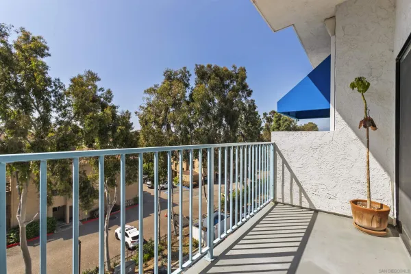 $3,000 | 8328 Regents Road, Unit 3G, San Diego, CA 92122