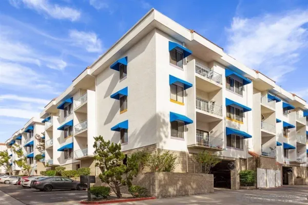 $3,000 | 8328 Regents Road, Unit 3G, San Diego, CA 92122