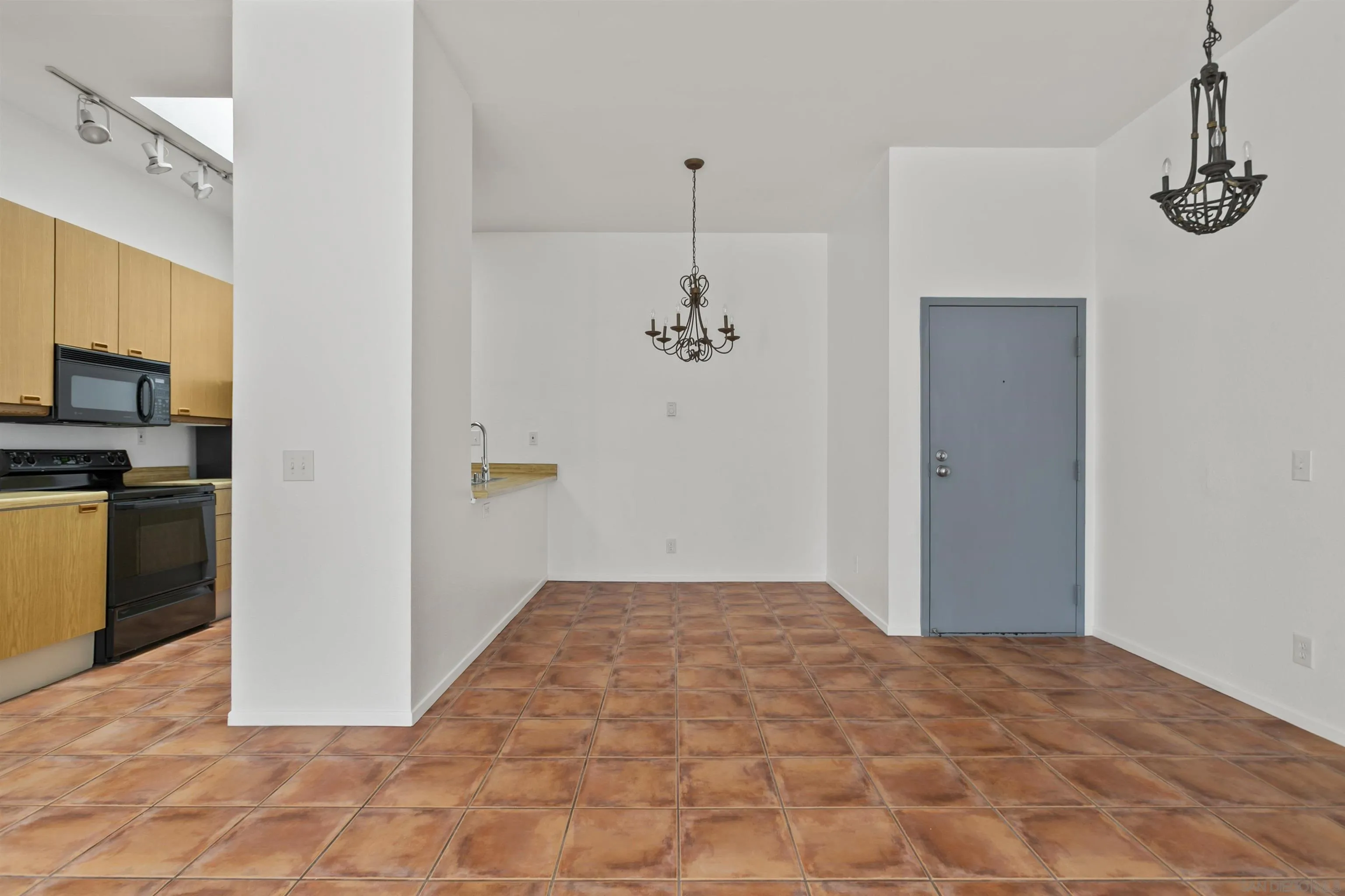 8328 Regents Road, Unit 3G San Diego, CA 92122 - Photo 3 of 23