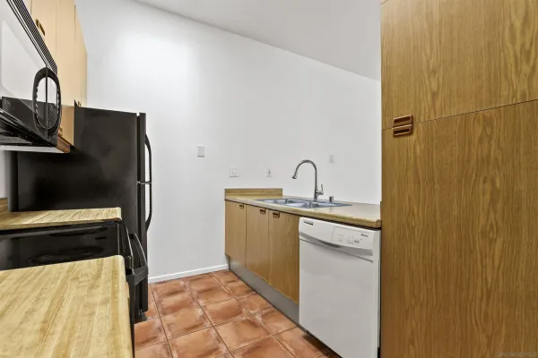 $3,000 | 8328 Regents Road, Unit 3G, San Diego, CA 92122