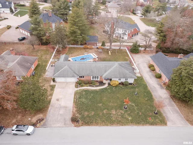 $407,000 | 1502 Nagel Drive, Marion, IL 62959