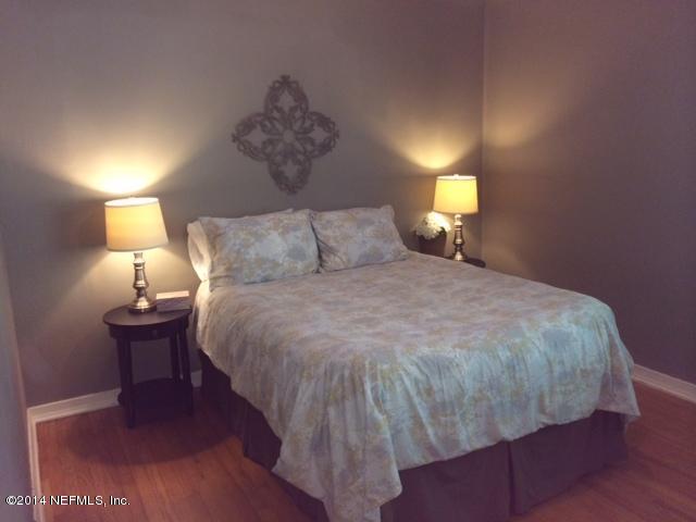 4052 Dover Road Jacksonville, FL 32207 - Photo 11 of 14 a bed sitting in a bedroom and lamp