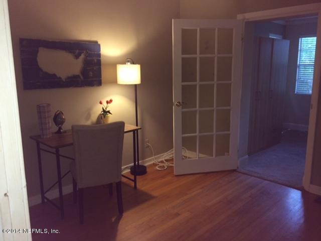 4052 Dover Road Jacksonville, FL 32207 - Photo 12 of 14 a room with furniture and window