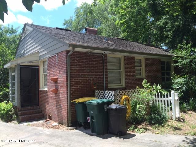 4052 Dover Road Jacksonville, FL 32207 - Photo 3 of 14 a front view of a house with garden