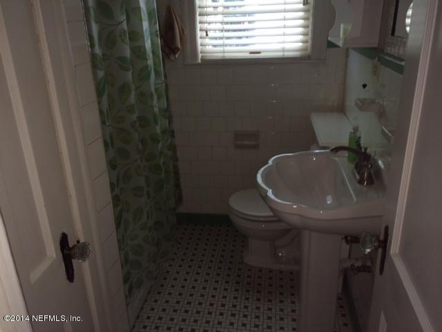 4052 Dover Road Jacksonville, FL 32207 - Photo 6 of 14 a bathroom with a sink a toilet and a shower