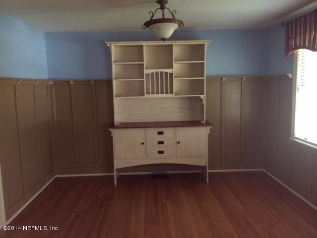 4052 Dover Road Jacksonville, FL 32207 - Photo 8 of 14 an empty room with wooden floor and windows
