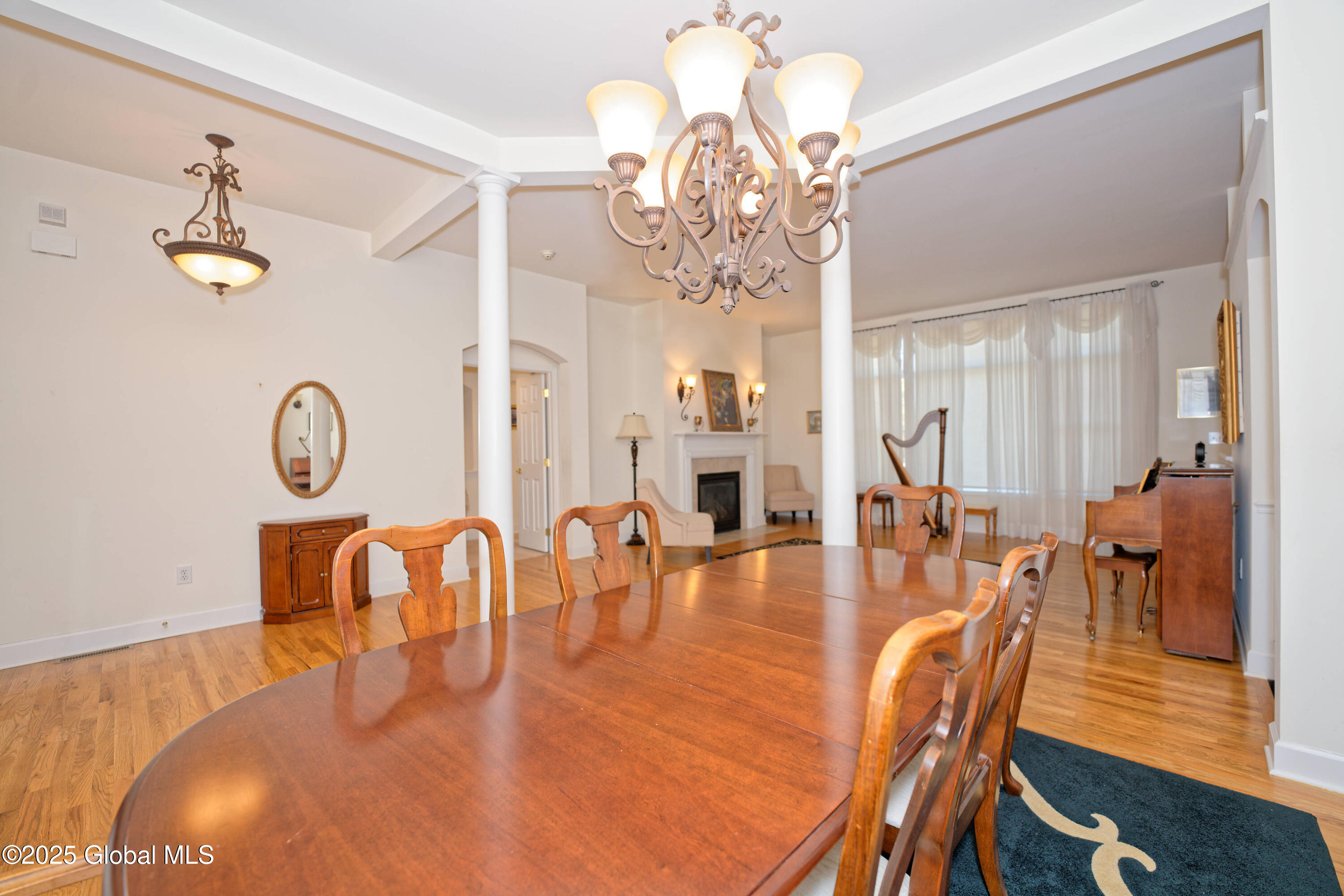 18 Gladstone Circle Halfmoon, NY 12118 - Photo 11 of 61 2 Diningroom 5