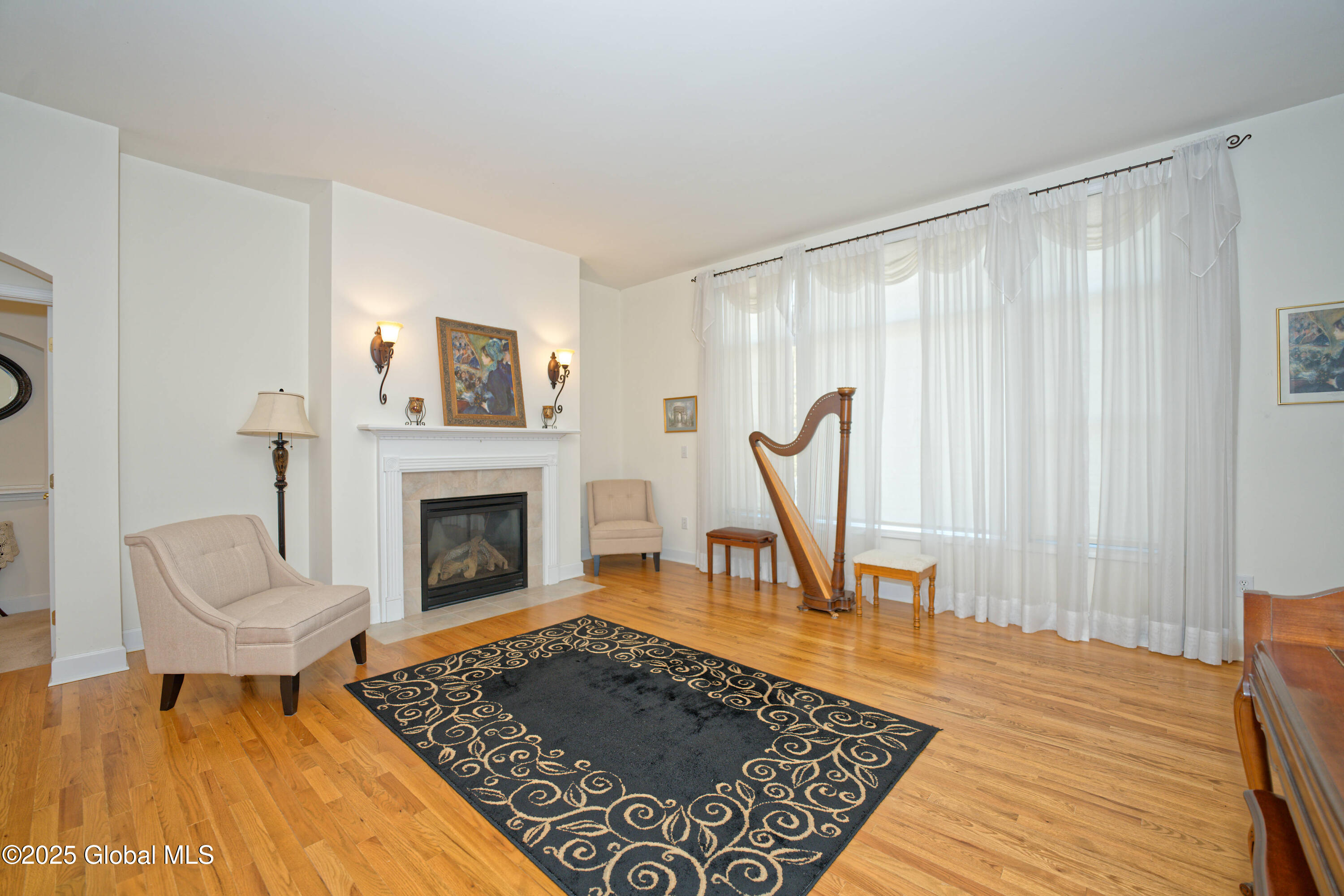 18 Gladstone Circle Halfmoon, NY 12118 - Photo 13 of 61 3 Livingroom 2