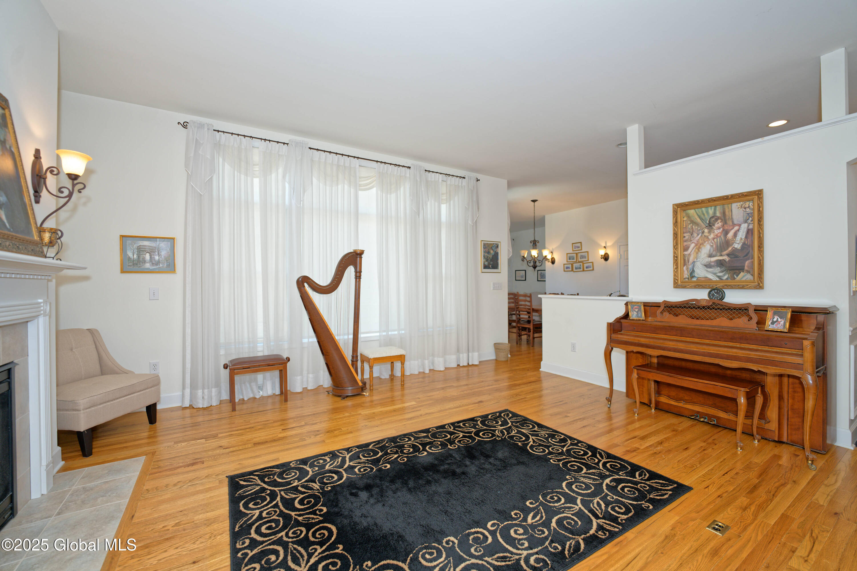 18 Gladstone Circle Halfmoon, NY 12118 - Photo 14 of 61 3 Livingroom 3