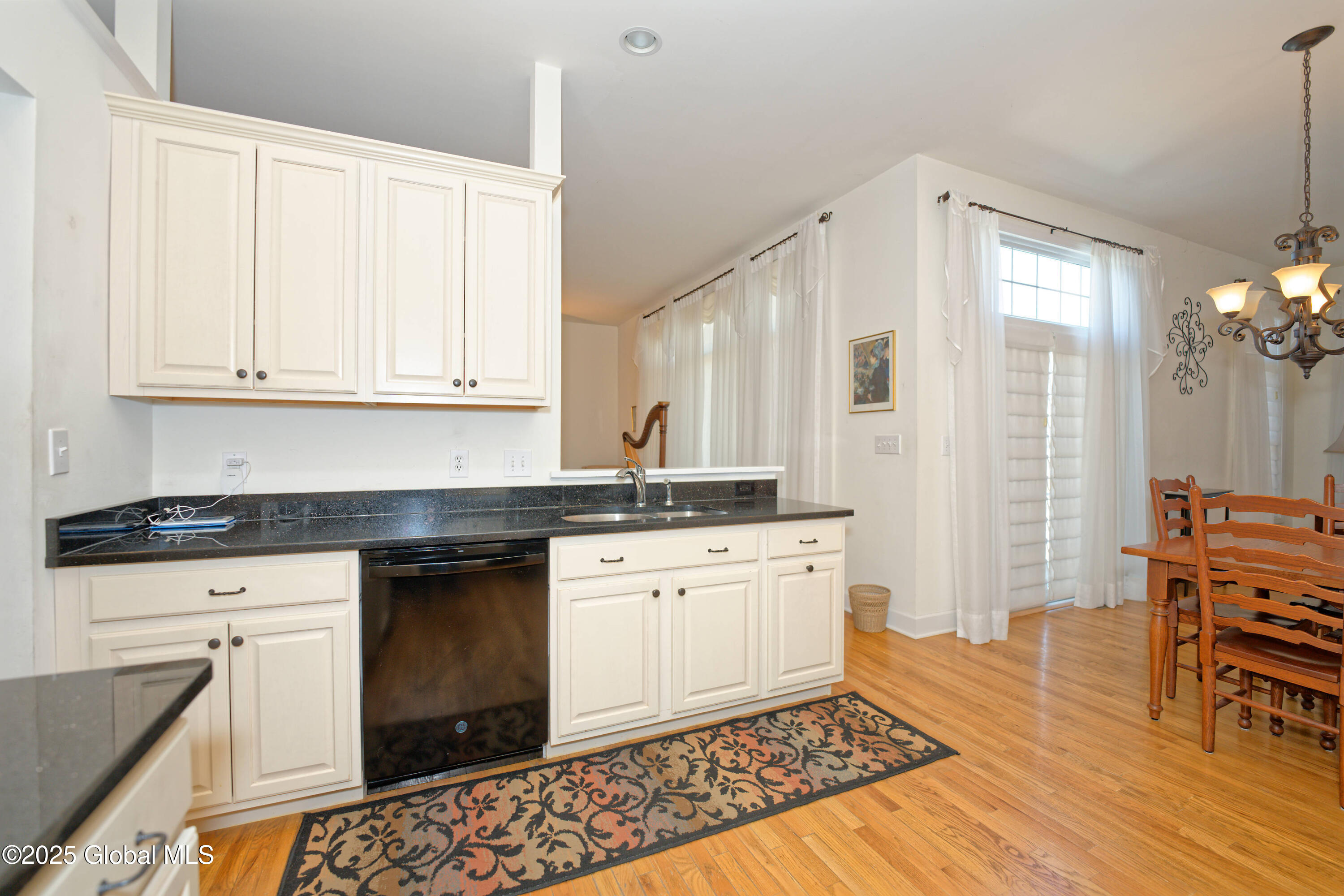 18 Gladstone Circle Halfmoon, NY 12118 - Photo 18 of 61 4 Kitchen 3