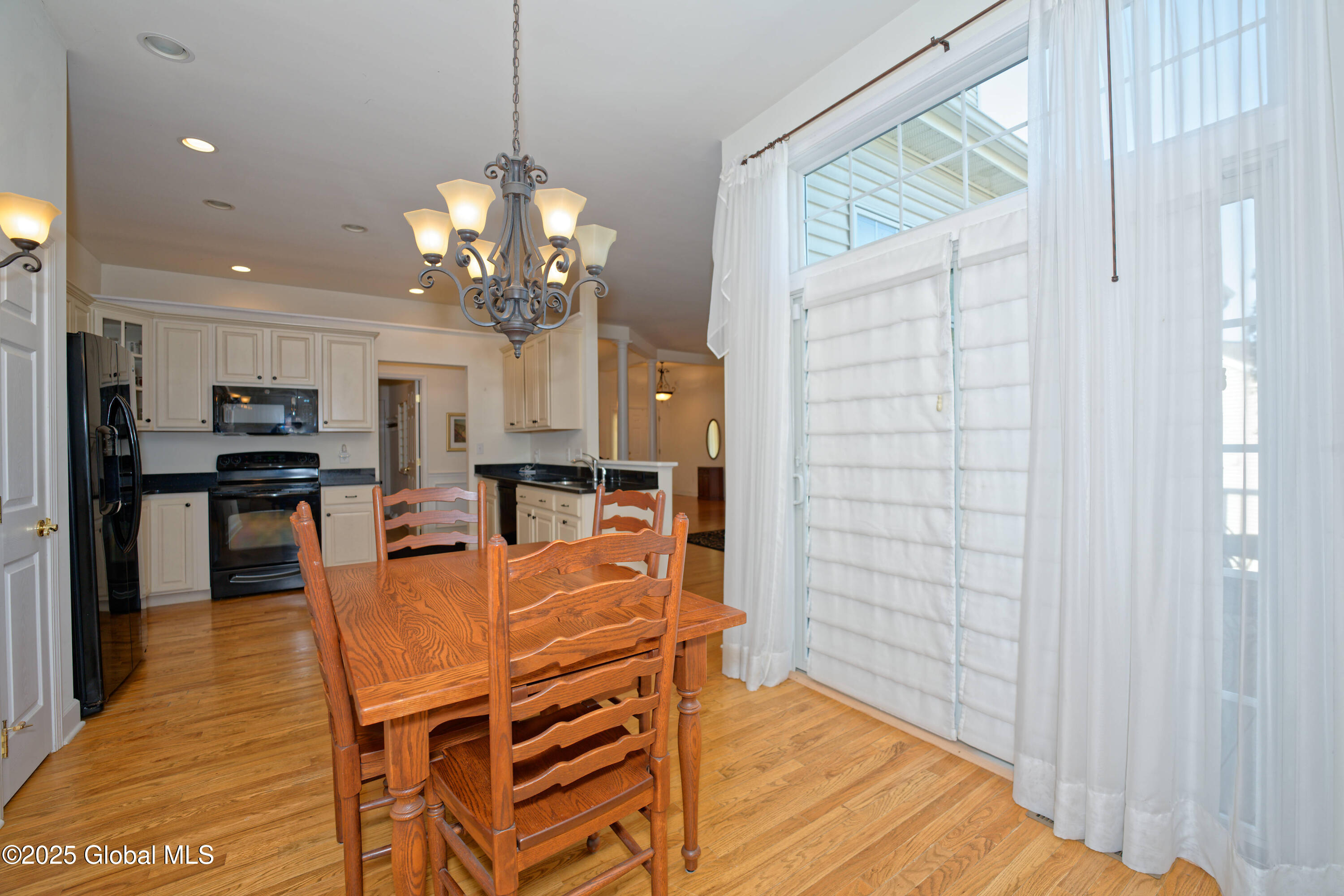 18 Gladstone Circle Halfmoon, NY 12118 - Photo 22 of 61 4 Kitchen 7