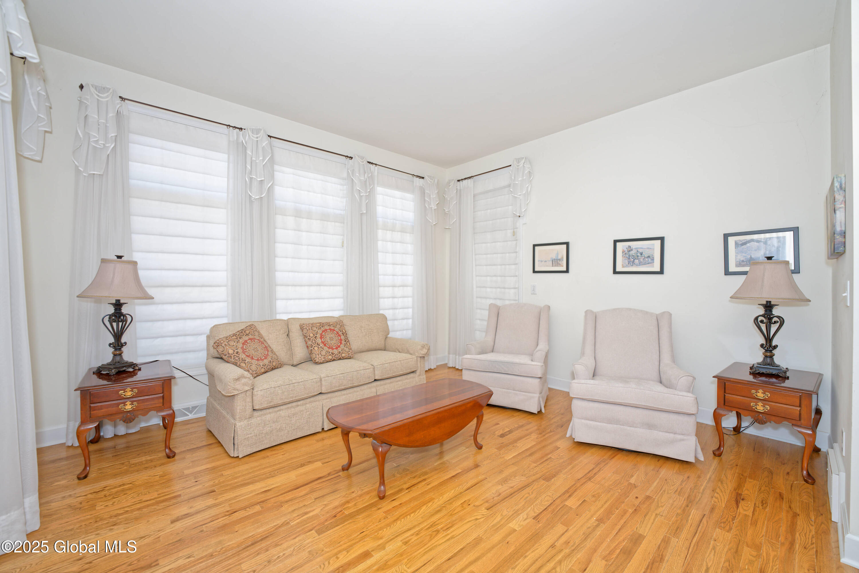 18 Gladstone Circle Halfmoon, NY 12118 - Photo 23 of 61 5 Familyroom 1