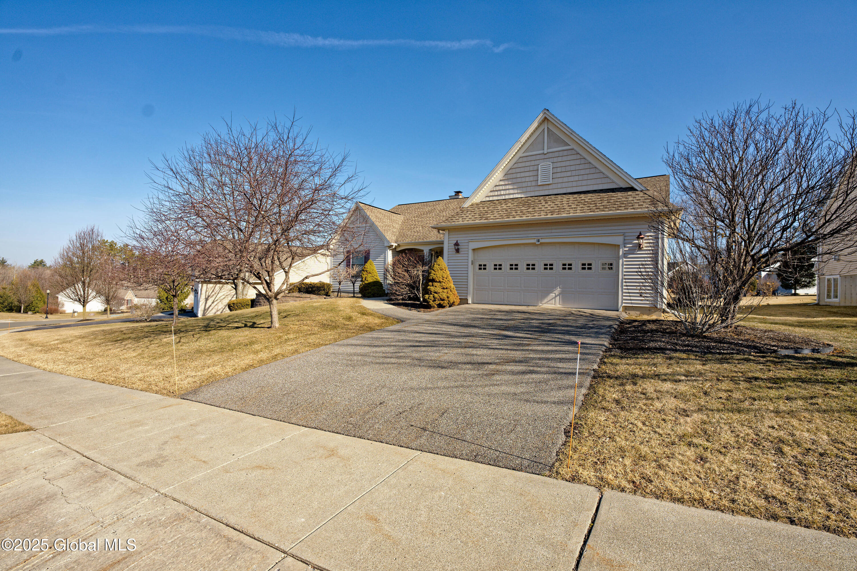 18 Gladstone Circle Halfmoon, NY 12118 - Photo 3 of 61 0 Front 2