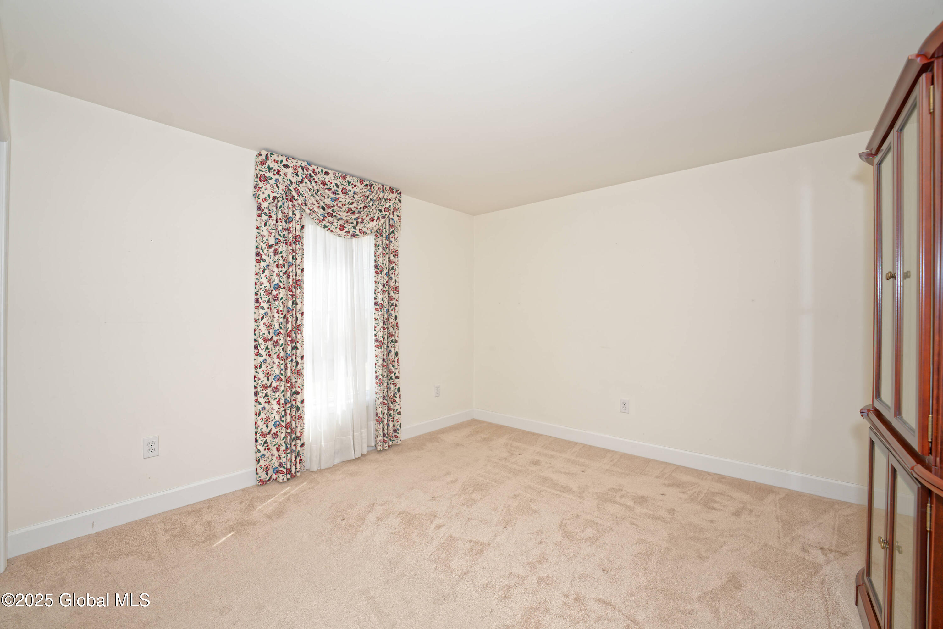 18 Gladstone Circle Halfmoon, NY 12118 - Photo 34 of 61 7 Bedroom 1