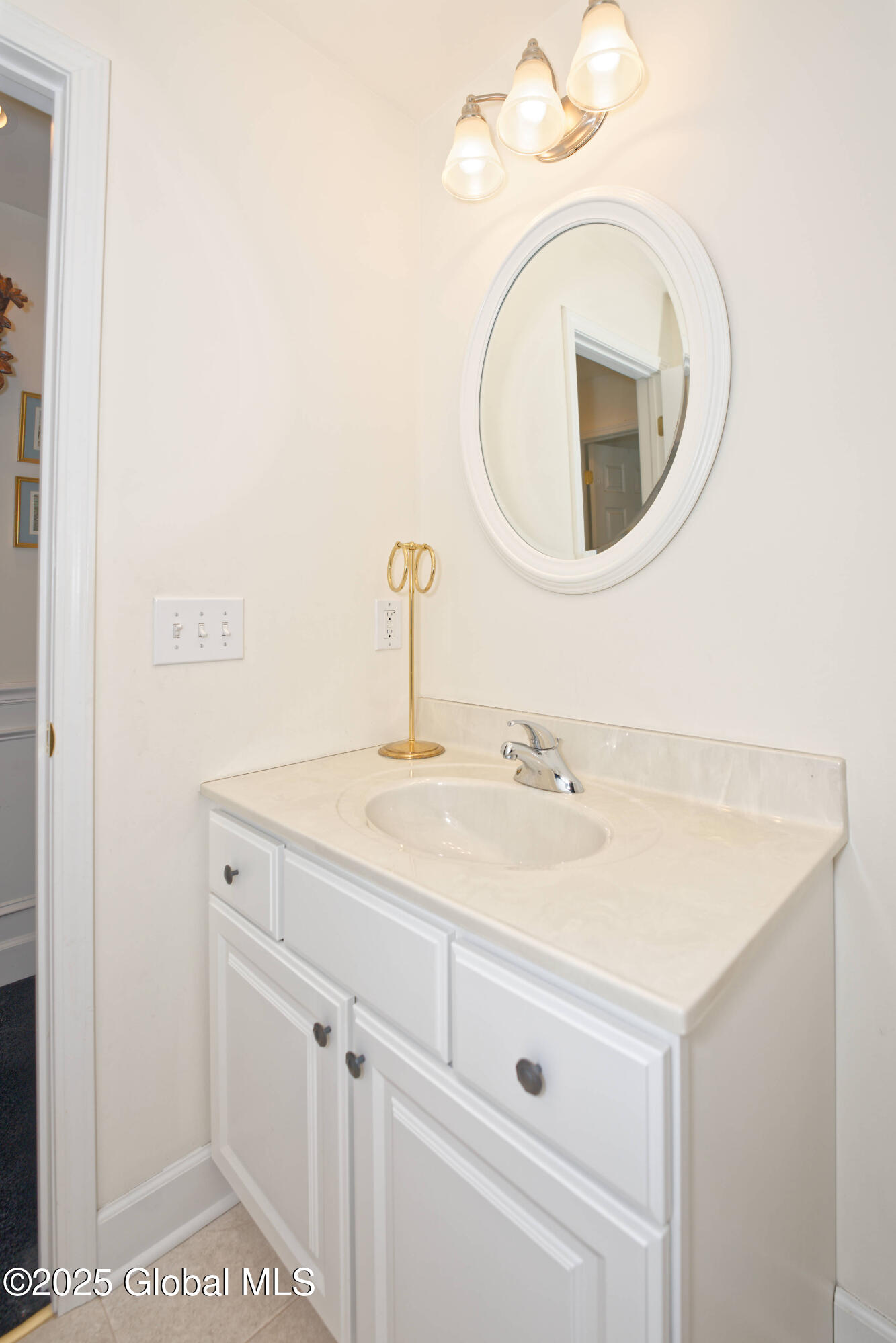 18 Gladstone Circle Halfmoon, NY 12118 - Photo 38 of 61 8 Bathroom 1