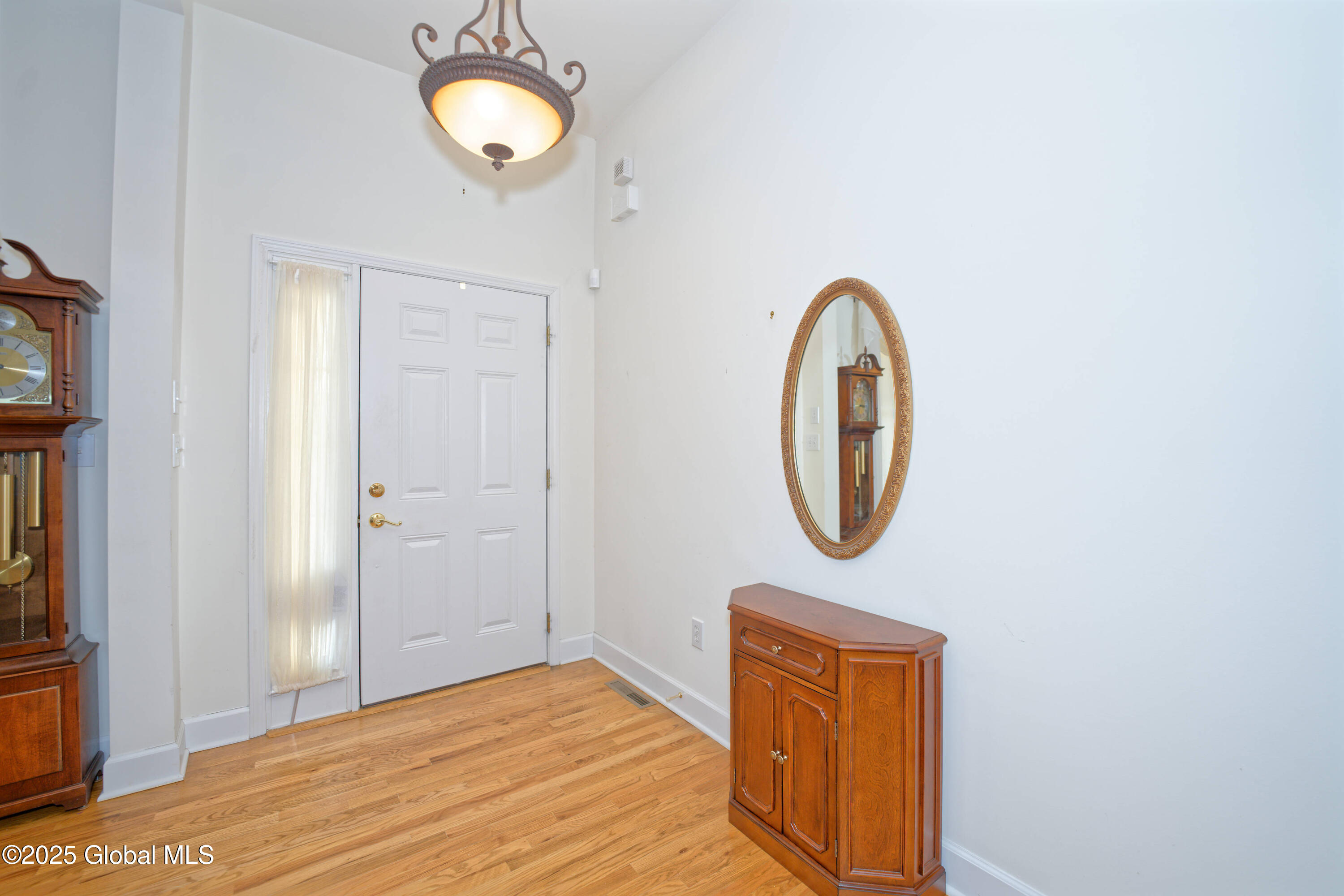18 Gladstone Circle Halfmoon, NY 12118 - Photo 6 of 61 1 Entryway