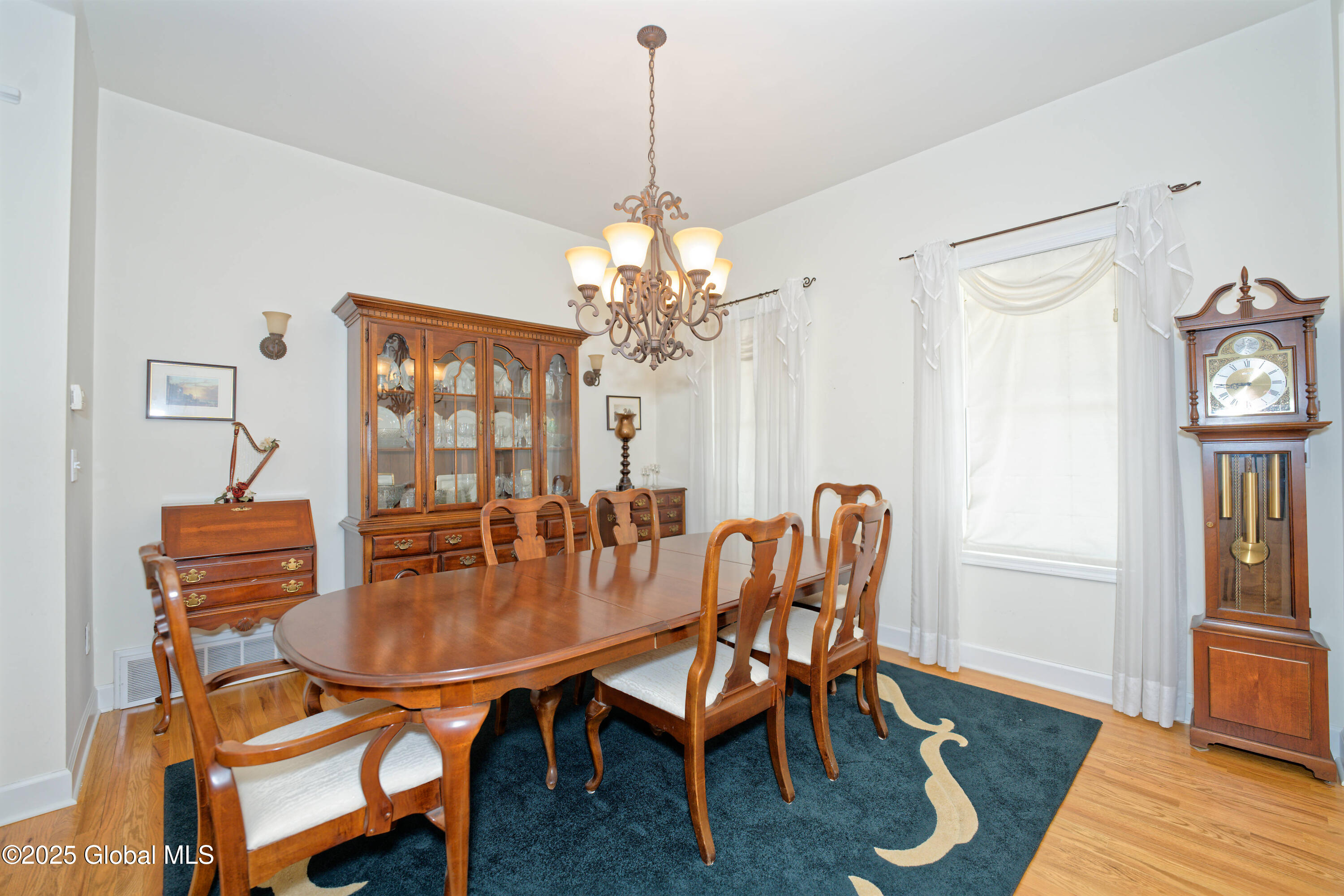 18 Gladstone Circle Halfmoon, NY 12118 - Photo 9 of 61 2 Diningroom 3