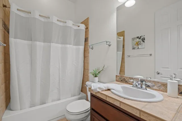 $1,250,000 | 14776 Interlachen Terrace, Valley Center, CA 92082